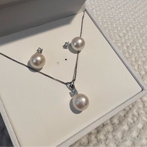 Pearl Necklace and Earring set
